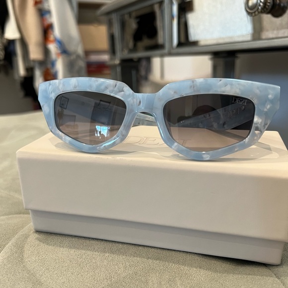 DEZI On Read sunglasses main image 4